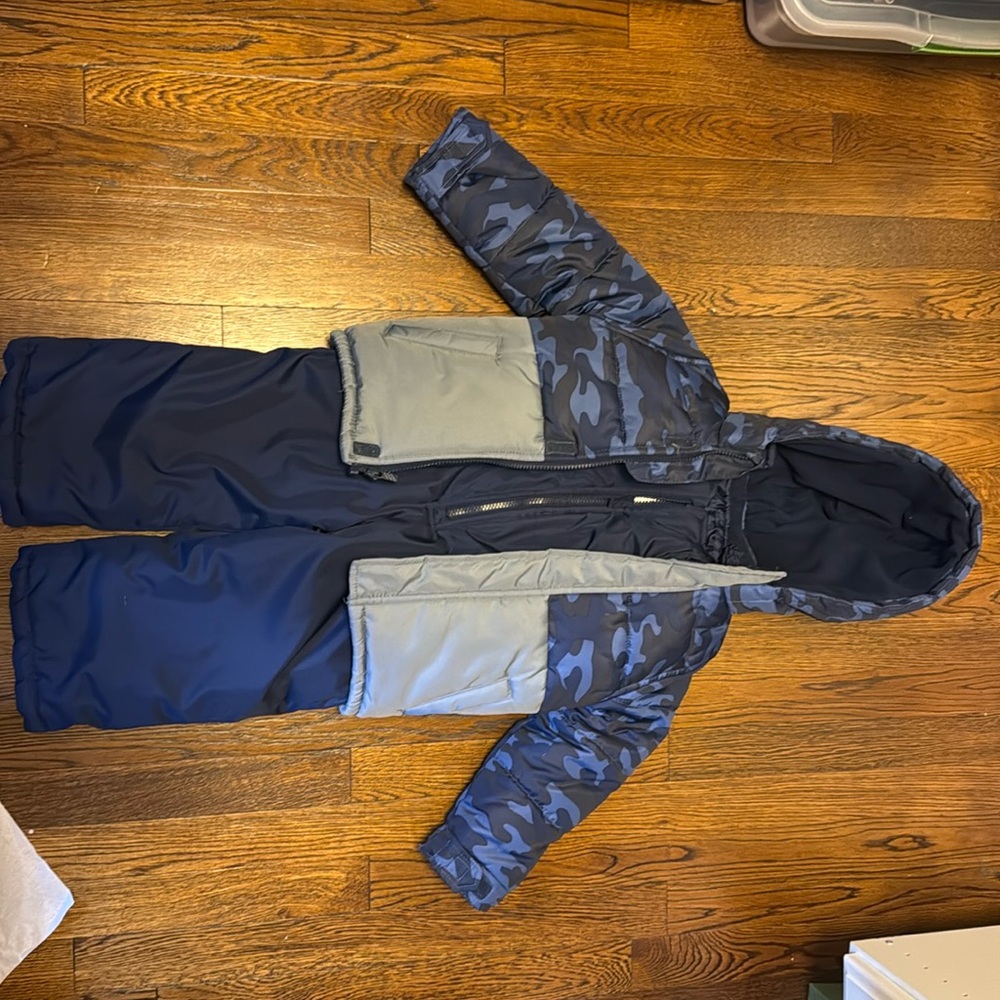 Carter’s SnowSuit Set Kids Size 4T Jacket and Pants/Bib Like New